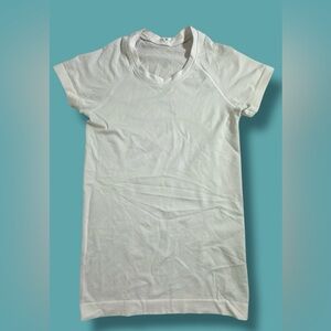 Lululemon Swiftly Tech Off White Athletic Short Sleeve Shirt Women's Size 6